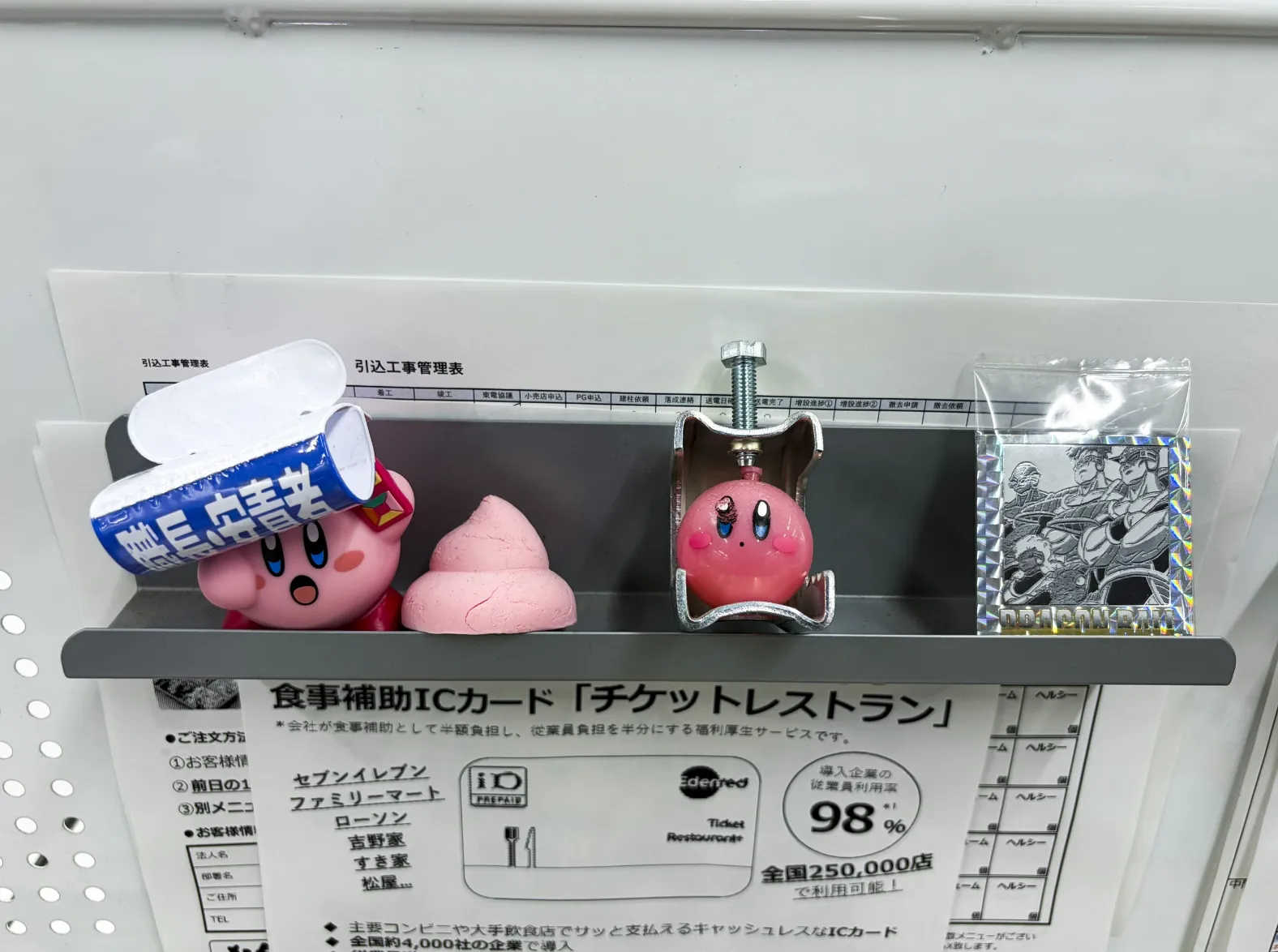 デスクに飾られたマスコット