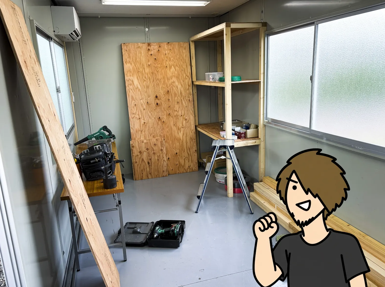 製作中の第4倉庫内部